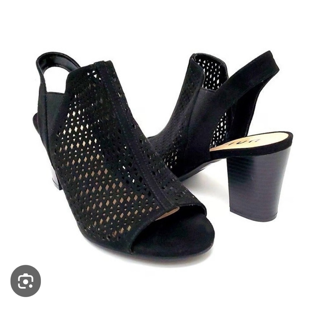 NWT Unisa Pryce Peep Toe Sandals